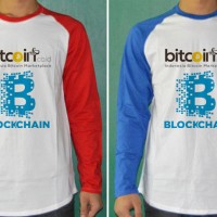 Jual kaos couple / 2 raglan bitcoin logo merah-biru tshirt Murah