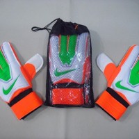 sarung tangan kiper nike