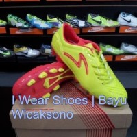 Sepatu Bola Specs Yin Yang Edition