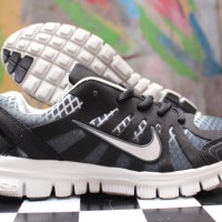 sepatu nike hitam