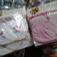 sarung tangan dan kaos kaki bayi