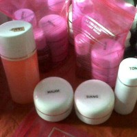 Jual Paket Cream Pemutih Pembersih Wajah Pria / Wanita Dokter Aman Murah