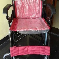 KURSI RODA RINGAN ADA REM RODA KECIL BARU 1 BULAN PAKAI