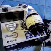 Samsung NX2000 Mirrorless Putih Plus Kit Lensa 20-50mm