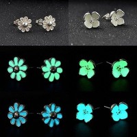 anting glow in the dark - clover white stud earring