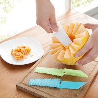 Pisau Dapur Plastik Bergerigi Pemotong Buah Kentang Tahu Sayur Warna
