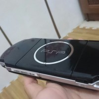 PSP 3000 (Memory Card 16 GB + 22 permainan + bonus Sarung PSP)