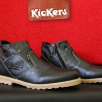 Sepatu kickers zipper boot sol potong hitam