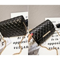 TAS CLUTCH PESTA WANITA HITAM PERGI MAL SELEMPANG RANTAI EMAS IMPOR PU