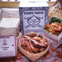 Jual Gudeg Yu Djum paket dada/paha atas+paha+sayap/ati ampla+telur 4+krecek Murah