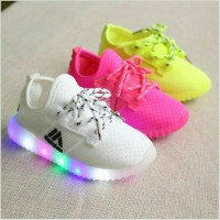 Jual Sepatu walker anak import kets putih white/yellow tali ada lampu LED Murah