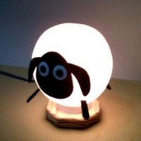 Lampu Hias / Tidur Shaun the Sheep dari Kayu & Benang