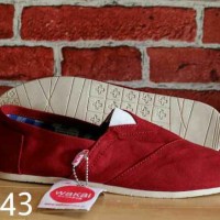Sepatu casual unisex santai simple nyaman keren wakai slip on