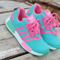Sepatu outdoor sport lari jogging main gaya wanita terbaru ADIDAS NMD.