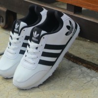 Sepatu wanita outdoor sport lari jogging gaya terbaru ADIDAS V RACER