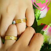 Set Sepasang Cincin Couple Gold Titanium Bertabur Pasir Emas Plus Box