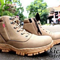 Sepatu Boots Pria Kickers Safety Ujung Besi Cream Baru