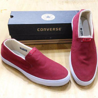 murah sepatu kets unisex converse slip on merah marun
