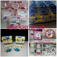 1 Lusin Souvenir Jam Dinding Kayu D.11Cm+Paperbag Custom Design