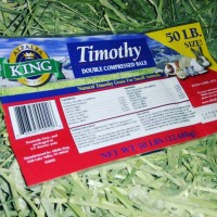 Timothy Hay Merk Alfalfa King repack 1kg makanan kelinci marmut gp dll