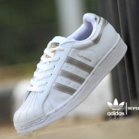 SEPATU ADIDAS SUPERSTAR WOMAN PUTIH LIST SILVER
