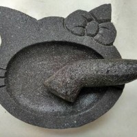 Jual cobek batu ukuran (sedang) motif hello kitty dan ulekannya Murah