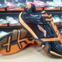 Jual Perlengkapan Olahraga Beli SEPATU BADMINTON LINING HERO NO1 AYZH