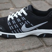 Sepatu olahraga nike badminton lari volly terbaru