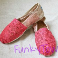 Jual Sepatu Toms Shoes Crochet Strawberry Pink 100% ASLI (Box included) Murah