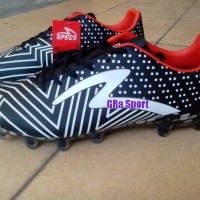 Sepatu Bola SPECS Barricada Gurkha