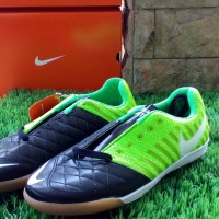 sepatu futsal nike lunar gato