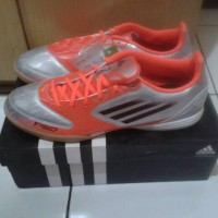 Sepatu Futsal Adidas F10