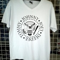 Jual Kaos Vneck Ramones johnny W logo 1D Tshirt Distro clothing Murah