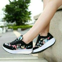 Jual wedges sepatu kembang hitam Murah