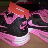 Sepatu Olahraga Merk Nike Air MAX