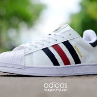 SEPATU PRIA ADIDAS SUPERSTAR PUTIH LIST HITAM MERAH