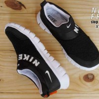 SEPATU MURAH NIKE SLIP ON FREE SPORTY WANITA HITAM PUTIH