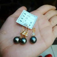 Set emas anting dan liontin mutiara laut