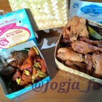 Jual Gudeg bu amad ayam 1 ekor + telur 5 + krecek Murah