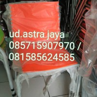 kursi cafe kaki besi