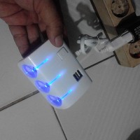 Jual variasi mobil Socket Lighter putih 3 in 1 + 2 USB 2A on off lampu biru Murah