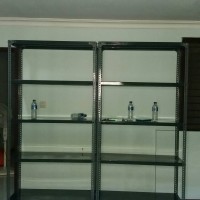Rak besi siku lobang