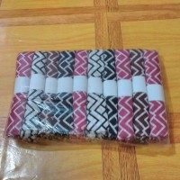 Jilbab pashmina monokrom motif zikzak