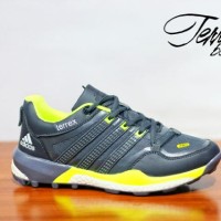 Sepatu adidas terrex boost abu kuning untuk olahraga gaya fashion lari