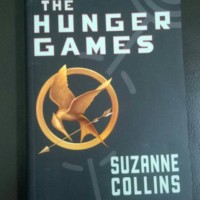 Jual Novel THE HUNGER GAMES karangan Suzanne Collins Murah
