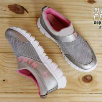sepatu sport casual running wanita nike free slip on grey women