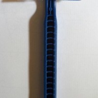 Alat cukur kumis Gillette Blue II Plus