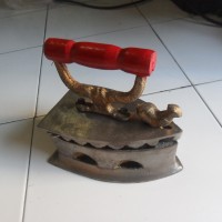 Setrika/Seterika Arang Antik model Jago