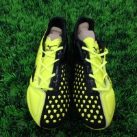 Sepatu Bola Mizuno Ignitus - Black Yellow