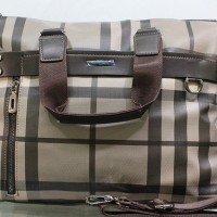 TAS MERK BURBERRY
